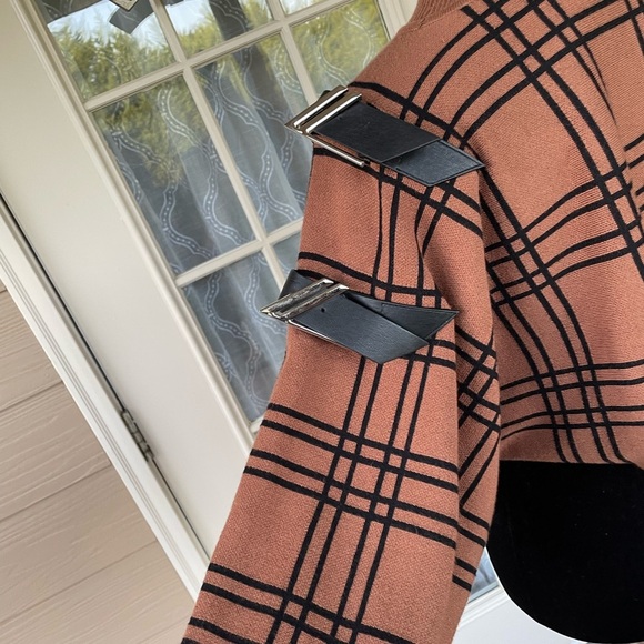 AKIRA Brown Plaid Cropped Turtleneck Sweatshirt - Picture 5 of 8